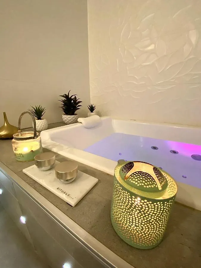 Host Inn Lyon - Appartement De Luxe Aux Terreaux & Jacuzzi 0*,