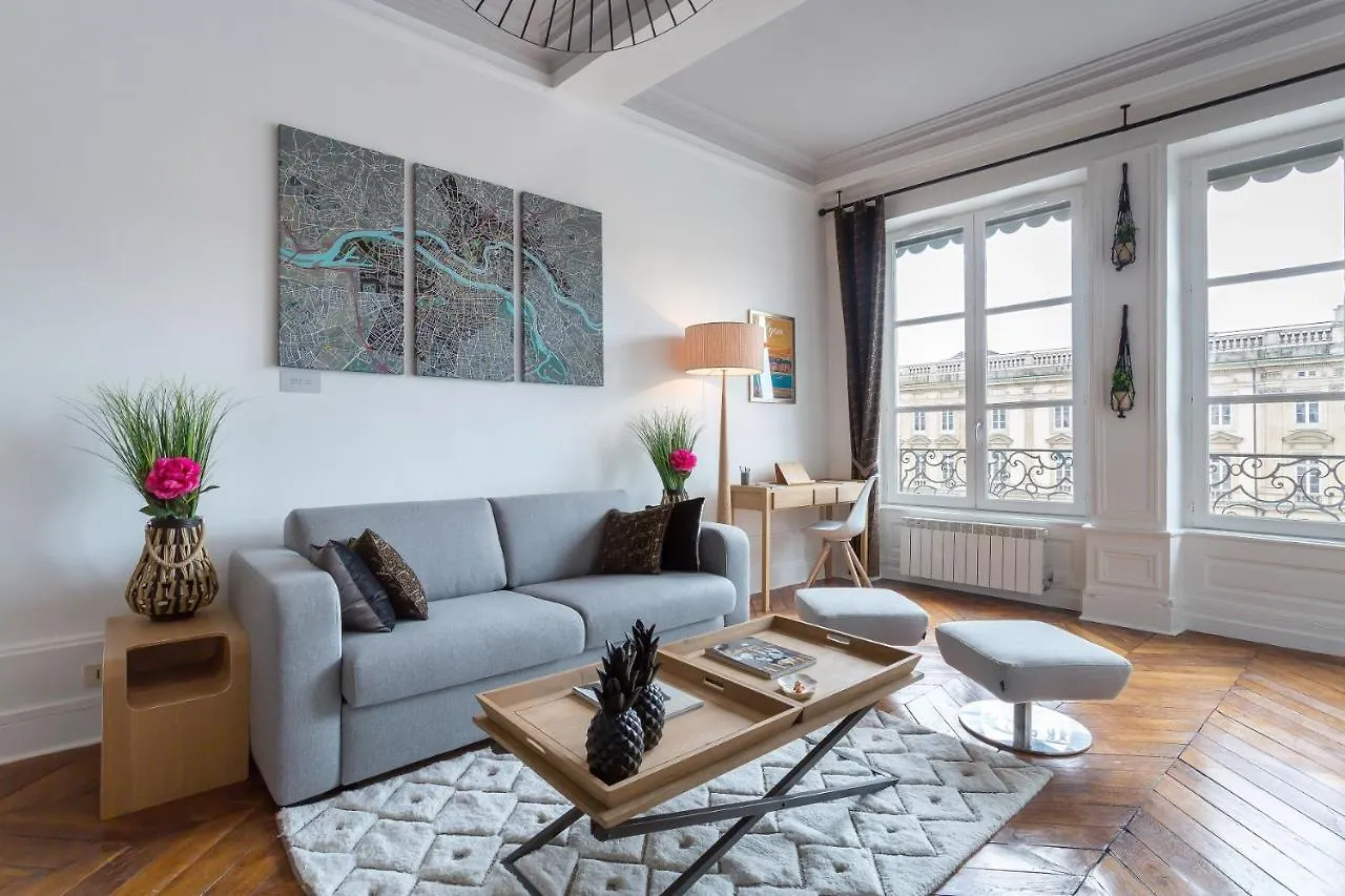 Host Inn Lyon - Appartement De Luxe Aux Terreaux & Jacuzzi France