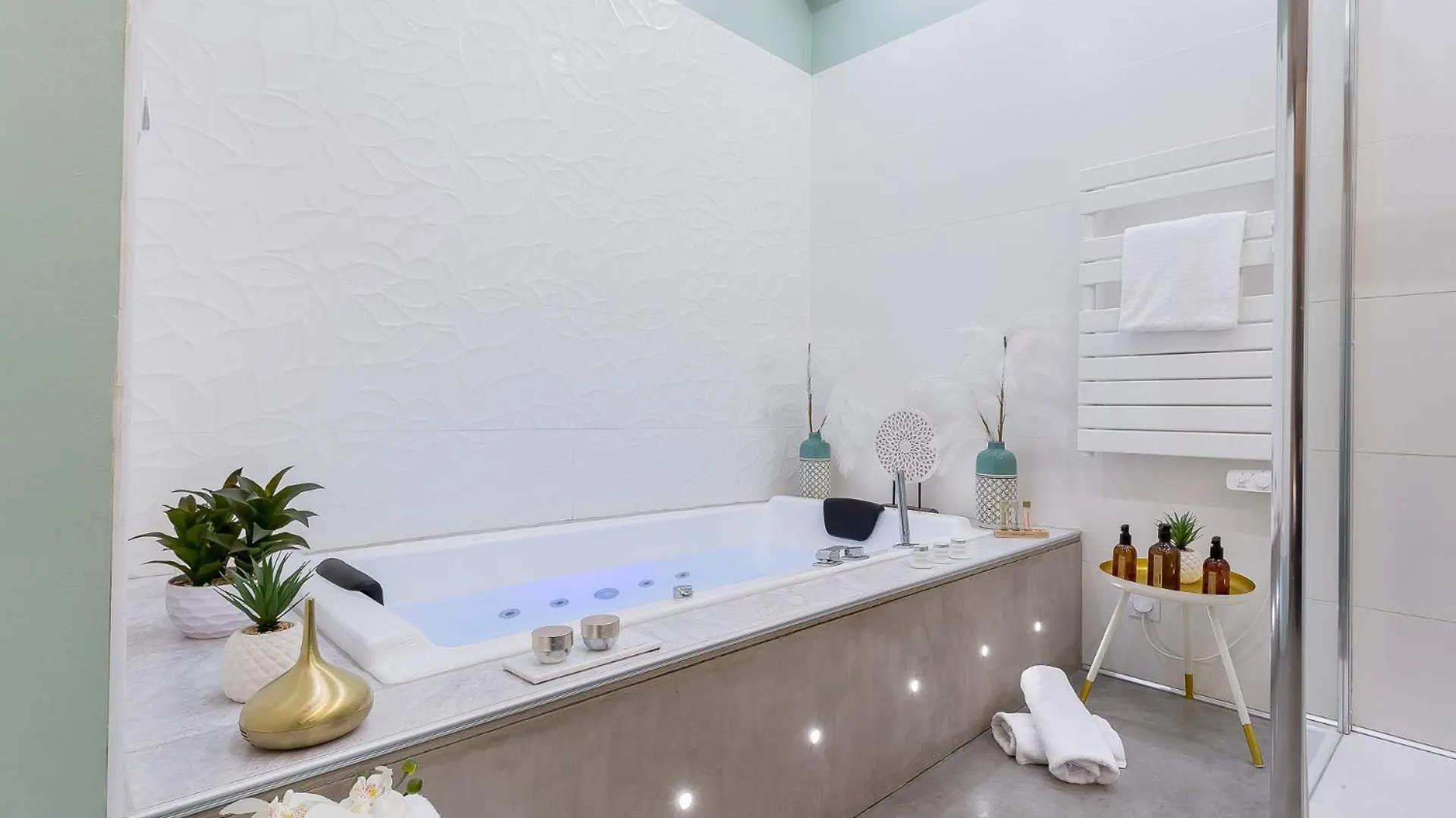 Host inn Lyon - Appartement de Luxe aux Terreaux&Jacuzzi